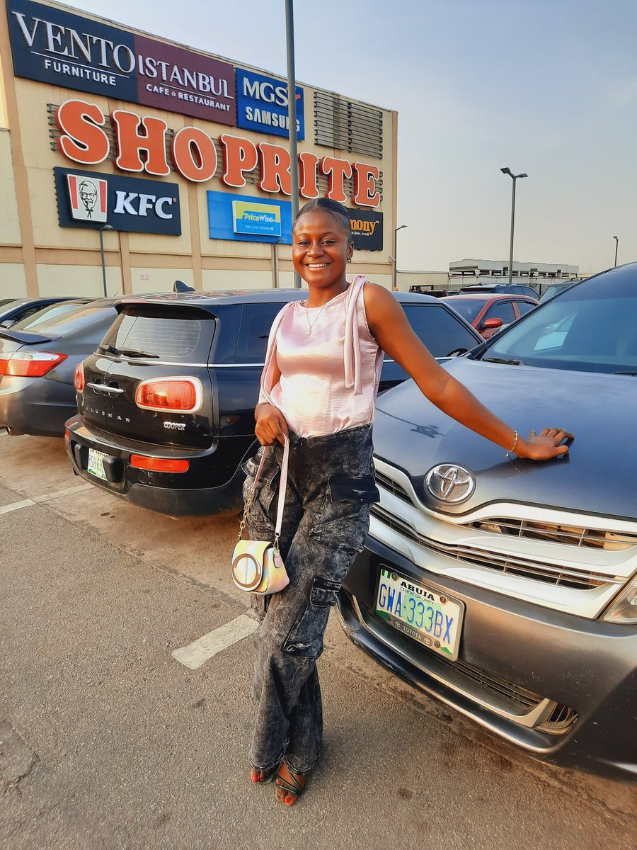 URuthlin's tweet photo. I woke up this morning #10thofDecember with the fear that I may be noticed on this app when I'm 80 already 😅.
#burnaboy #xusers na Sapa do me this one. A broke mind is the devil's workshop.
#TrendingNow #trendingonx #xmas2024 #Danielregha
@JabiLakeMallNig https://t.co/j5Egr1Dyf9