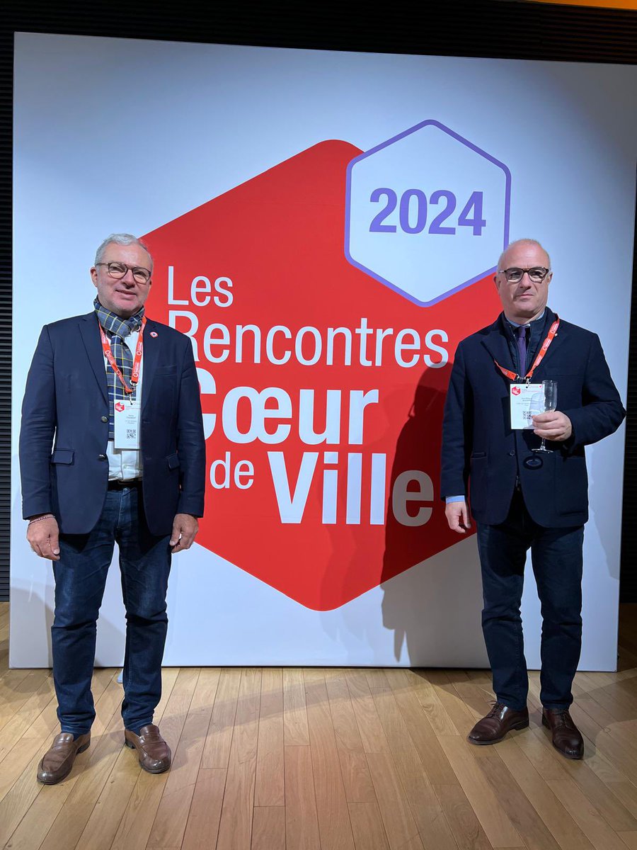 Très heureux de participer cette année, à Chartres, aux 6èmes Rencontres Cœur de Ville organisées par la Banque des Territoires. Au programme : échanges entre élus, techniciens et experts sur des enjeux essentiels pour les villes médianes tels que la revitalisation des commerces,