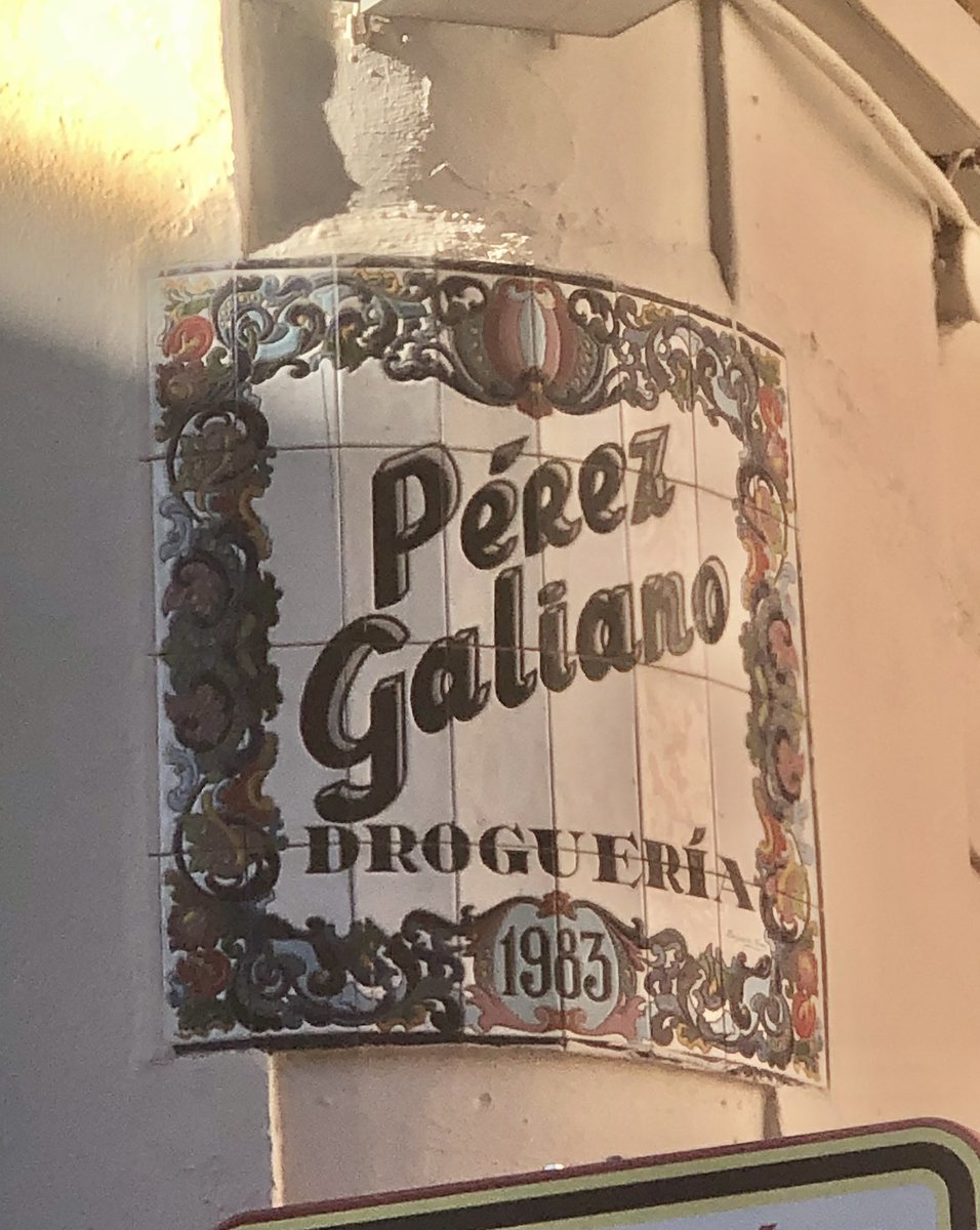 Otro comercio tradicional que cierra, en este caso la #droguería Pérez Galindo, de Cristo de Burgos con Ortíz de Zúñiga, por jubilación de los propietarios. 

#Sevilla <a href="/alcentrosevilla/">alcentrosevilla</a> #comercio <a href="/APROCOM_SEVILLA/">APROCOM</a> #NO8DO

#CentroHistórico
#CentroHistóricoaldía
#SevillaSonSusBarrios