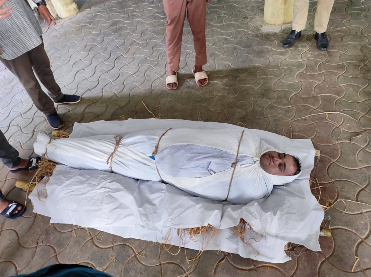 OM SHANTHI Brother 🙏🙏

Our eyes are full of tears. The system failed you brother. May God Bless the departed soul.

#JusticeforAtulSubhash