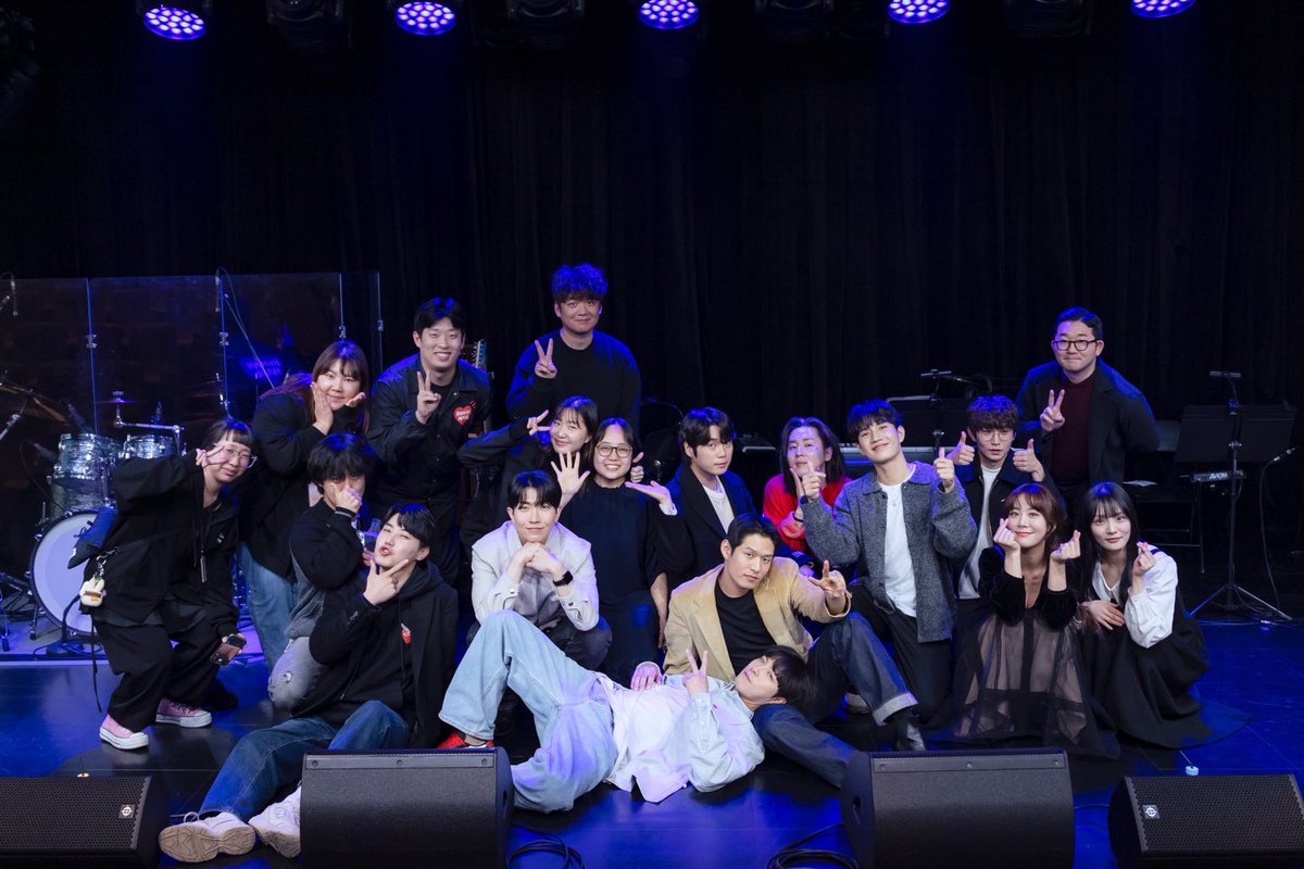 hs0729's tweet photo. 긴 시간동안 
저의 음악과 이야기를 들어주셔서 
정말 감사드려요!🙏🏻

이제 5년 뒤가 될지 
10년 뒤가 될지 
그 언제가 될지 모르겠지만
또 다시 관객 분들을 만나는 날까지

책상 앞에서 
엉덩이로 영감을 만들며 
열심히 작업하겠습니다:)

모두의 “그대들” 사랑합니다❤️ https://t.co/WorUI6zts7
