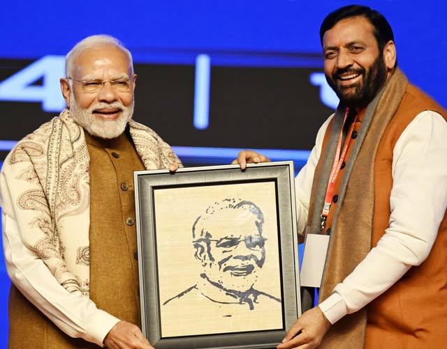 पानीपत पहुंचे पीएम मोदी, बीमा सखी योजना की शुरूआत, की कई अहम घोषनाएं
youtu.be/UaTNLFQ197w