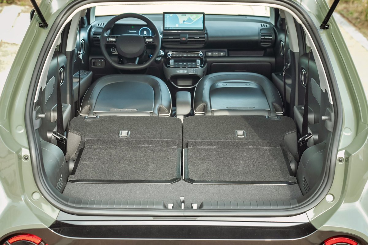 Chris_Rux's tweet image. 📢❗️ Der neue @Hyundai_DE Inster ist ab sofort bestellbar! Der kompletteste Elektro-Kleinwagen startet ab 23.900€.
🔋 2 Varianten: 42 oder 49 kWh
🔂: Bis zu 327 oder 370 Km nach WLTP
💶: Ab 23.900 oder 25.400€
🔌: 85 kW DC und 11 kW AC - beides serienmäßig in jeder Version…
