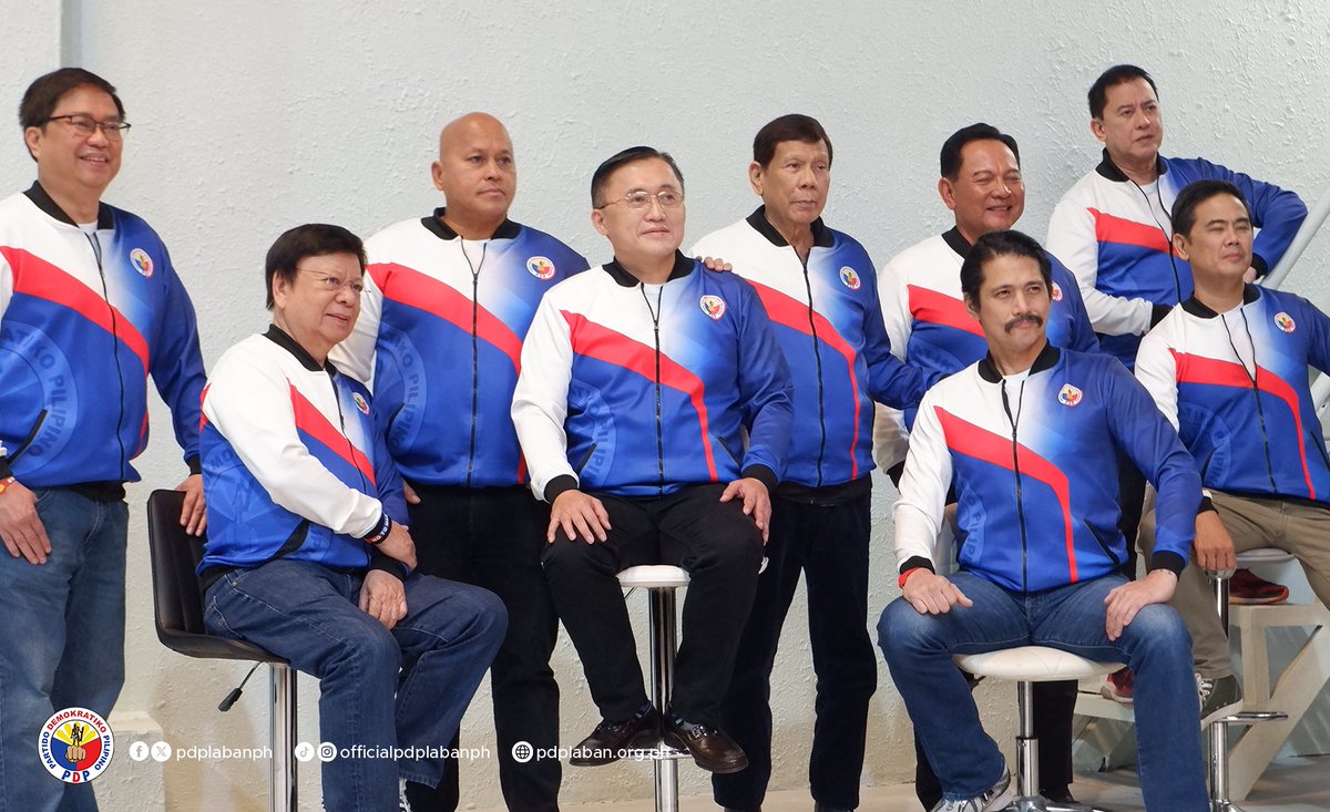 News5PH's tweet photo. Nagsama-sama ang senatorial candidates at national officers ng PDP-Laban para sa isang photo session nitong Lunes, Dec. 9. #BilangPilipino2025 #News5

📷: PDP-Laban https://t.co/2hxeuFzR16