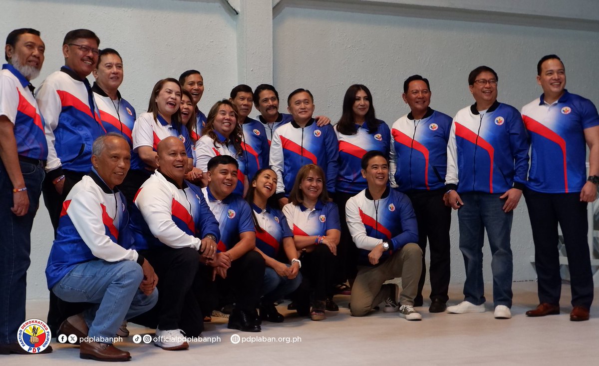 News5PH's tweet photo. Nagsama-sama ang senatorial candidates at national officers ng PDP-Laban para sa isang photo session nitong Lunes, Dec. 9. #BilangPilipino2025 #News5

📷: PDP-Laban https://t.co/2hxeuFzR16