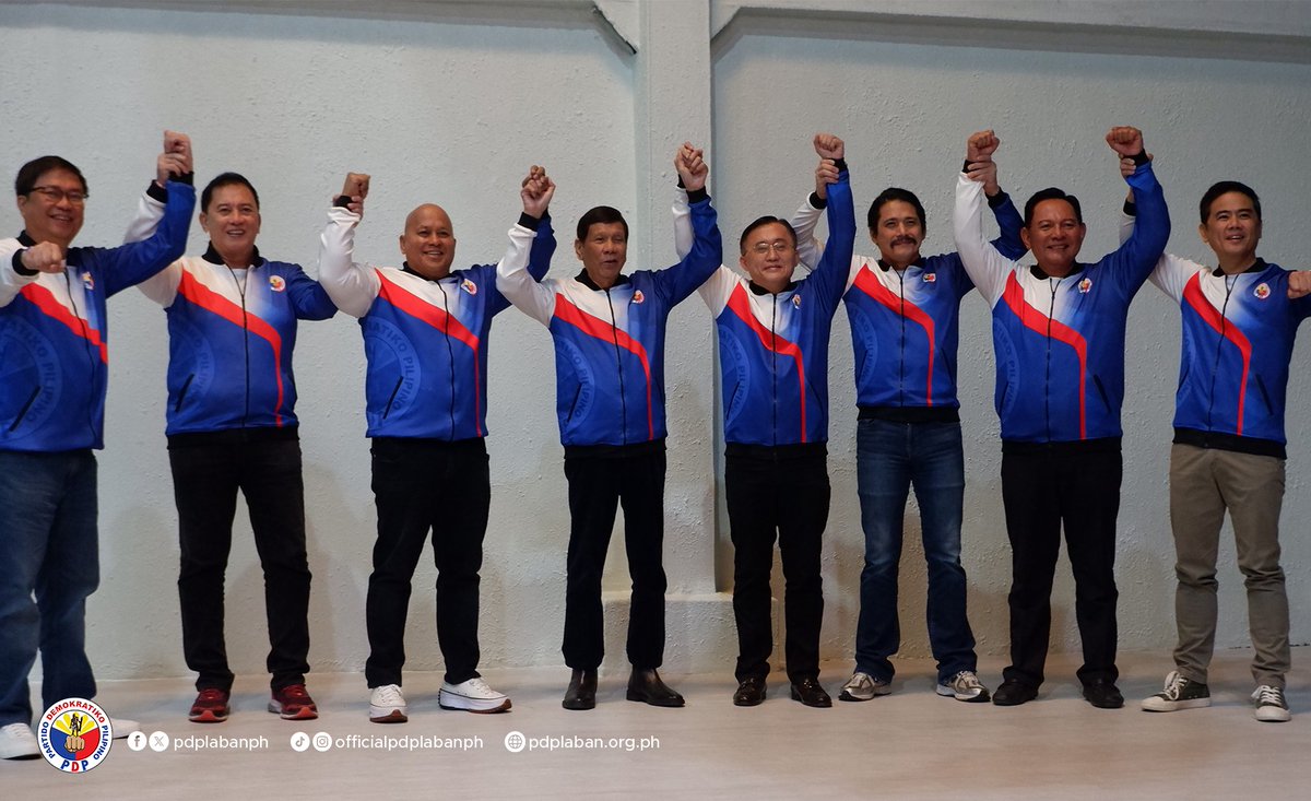 News5PH's tweet photo. Nagsama-sama ang senatorial candidates at national officers ng PDP-Laban para sa isang photo session nitong Lunes, Dec. 9. #BilangPilipino2025 #News5

📷: PDP-Laban https://t.co/2hxeuFzR16
