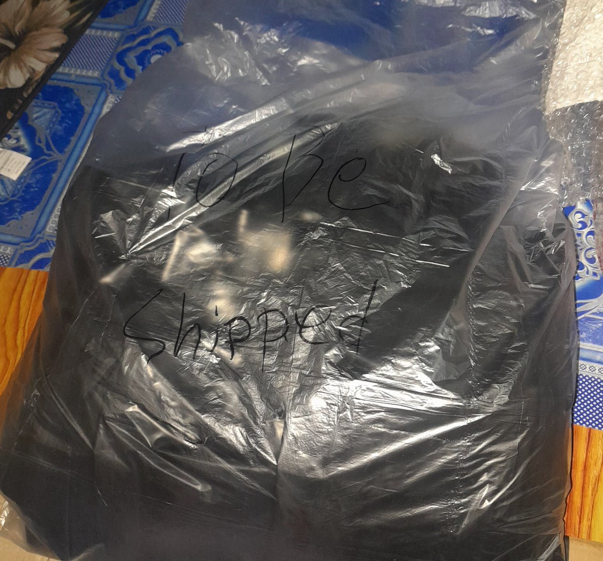 iyapjs_'s tweet photo. proofs! ( left is ready to ship, right still has no courier pouch ) https://t.co/VqeK3EtYgJ