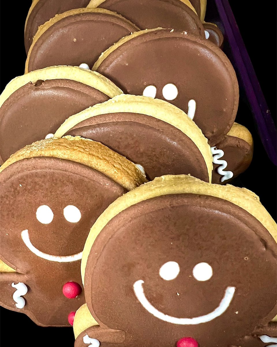 r_fototkr's tweet photo. Morning
#gingerbreadmen #holidaycookies #evanstoneats #evanstonillinois #holidayseason #smilinghappyfaces https://t.co/UWFPuVv9uC
