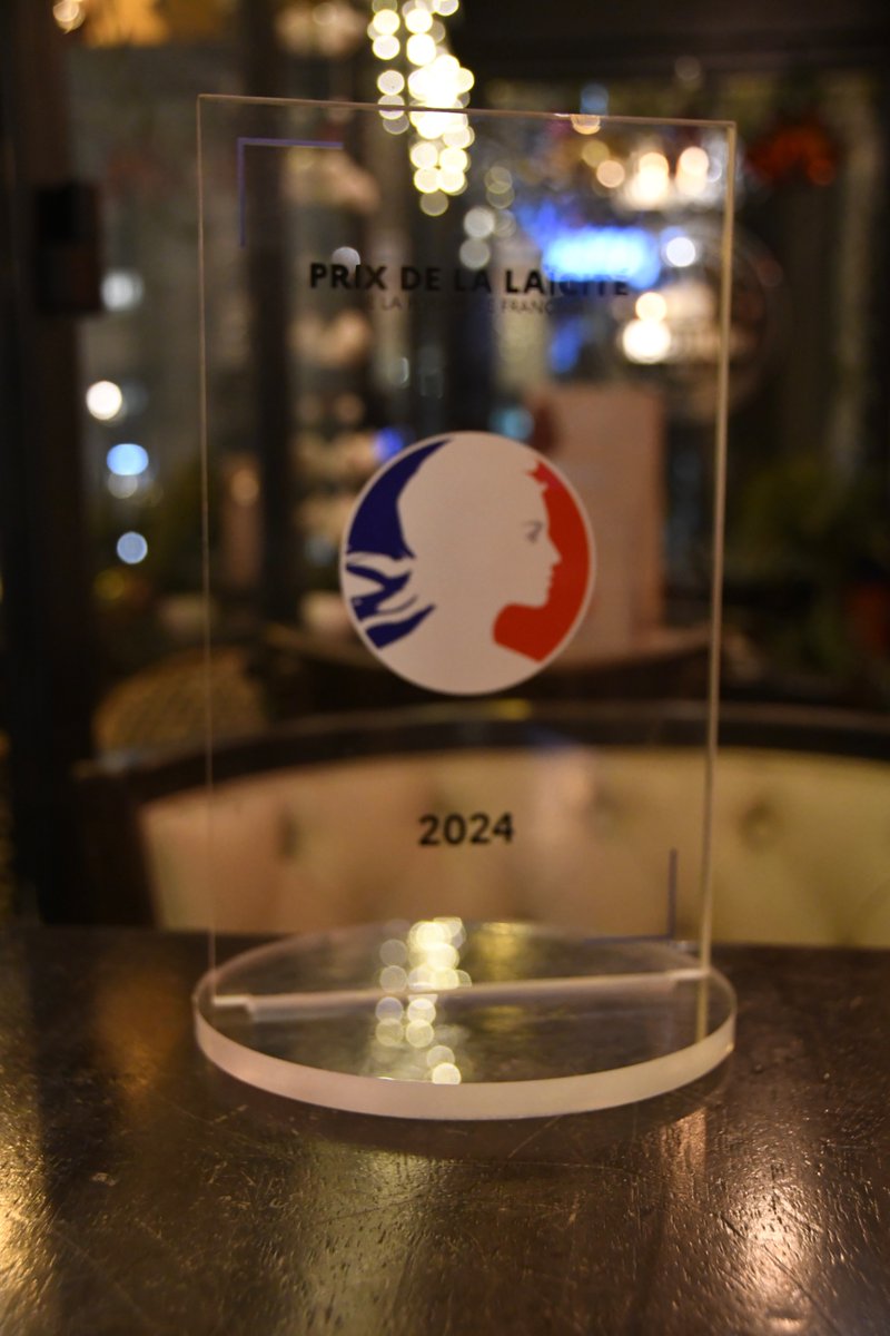Jacso_asso's tweet photo. 🇫🇷 Hier, lundi 9 décembre 2024, Journée de la Laïcité, nous avons reçu le Prix de la Laïcité des mains d’Othman Nasrou, secrétaire d’État. 
🏆 Une belle reconnaissance pour 4 ans d’actions en faveur de la laïcité et des valeurs républicaines. Merci à tous ! 🎉 #Laïcité https://t.co/ZX9hm8qRjz