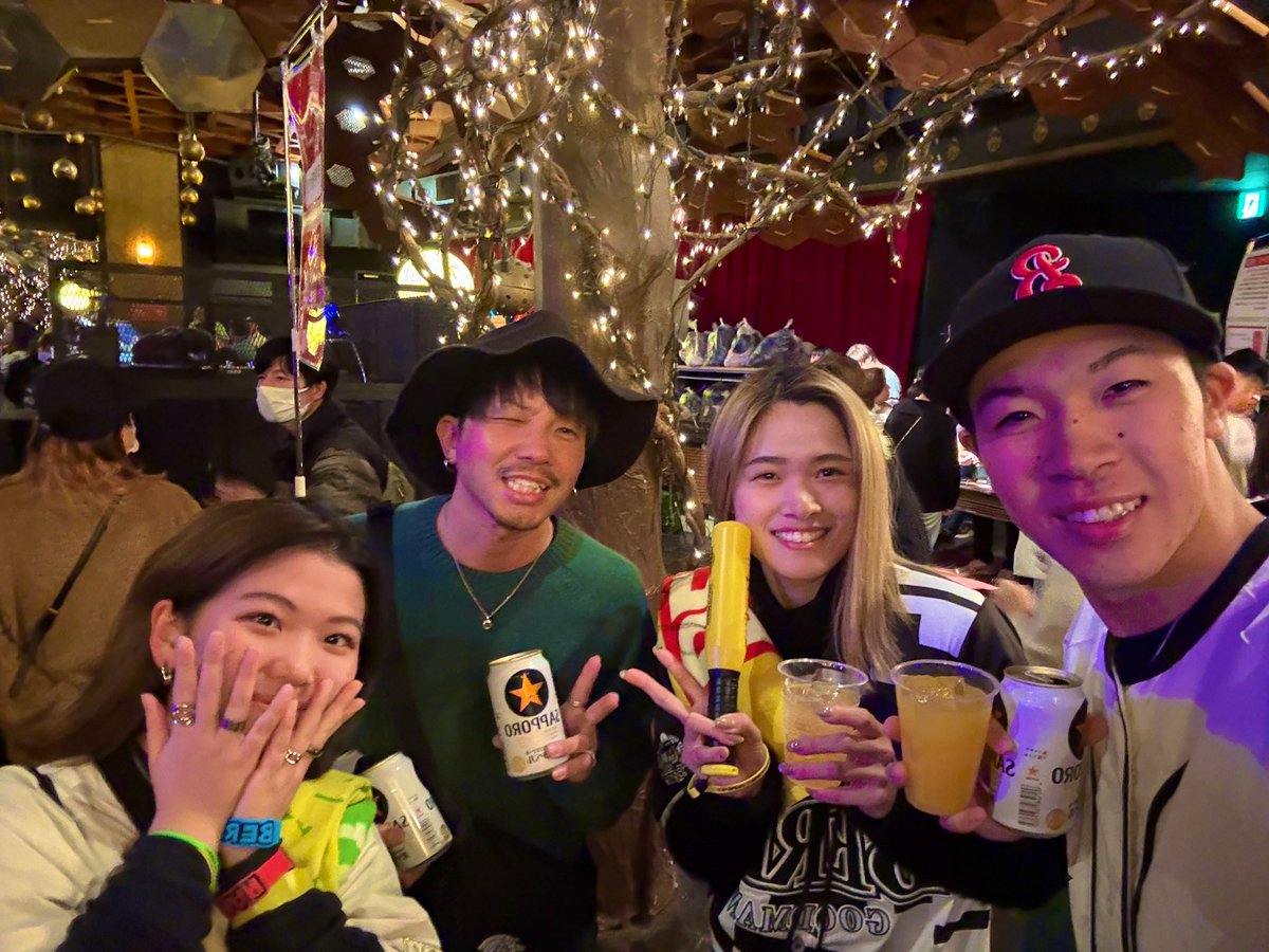 sunflower_42720's tweet photo. 12/8 BERRYGOODMAN FC 大阪
めーっちゃたのしかったなぁ🥹❤︎
こんな近くで見れるなんて😎
今度は12/28と1/18👍

#berrygoodman88 https://t.co/uunqspYKy4