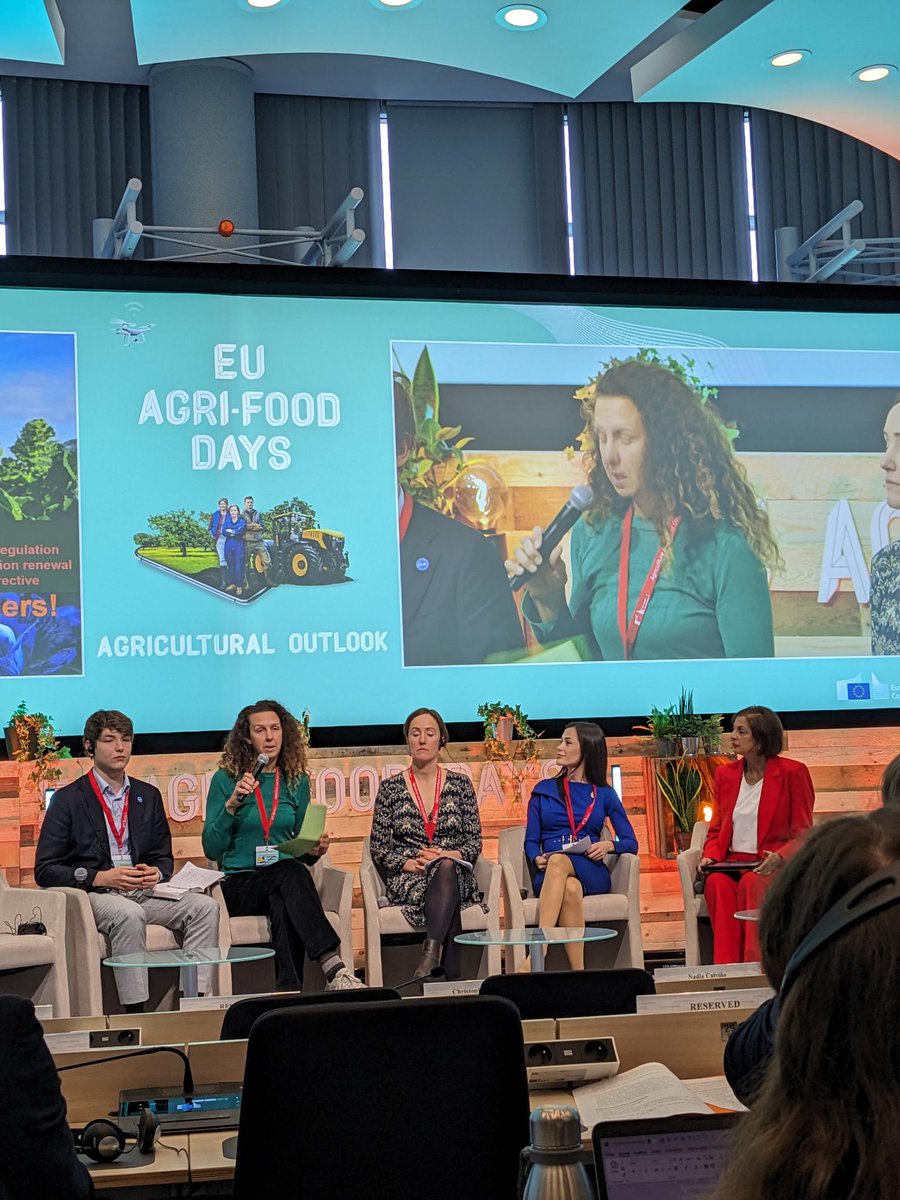 European Coordination Via Campesina (@ecvc1) on Twitter photo 🧵 Klarien Klingen from <a href="/toekomstboeren/">Toekomstboeren (Via Campesina Netherlands)</a> at #EUAgriFoodDays: “Today, we talk about the future of farming. On my agroecological farm we work with two people on one hectare, where we produce food for 150 consumers with 90 different types of vegetables." 🧵 Klarien Klingen from <a href="/toekomstboeren/">Toekomstboeren (Via Campesina Netherlands)</a> at #EUAgriFoodDays: “Today, we talk about the future of farming. On my agroecological farm we work with two people on one hectare, where we produce food for 150 consumers with 90 different types of vegetables."