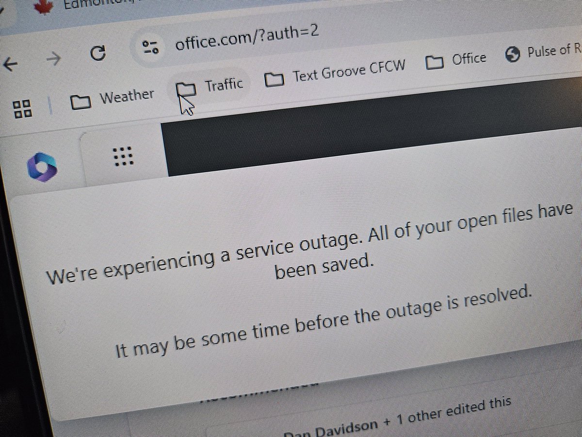 StellaCFCW's tweet photo. No need to rush into work today ๐ #microsoftoutage #noemail https://t.co/D7MHXb1KKK