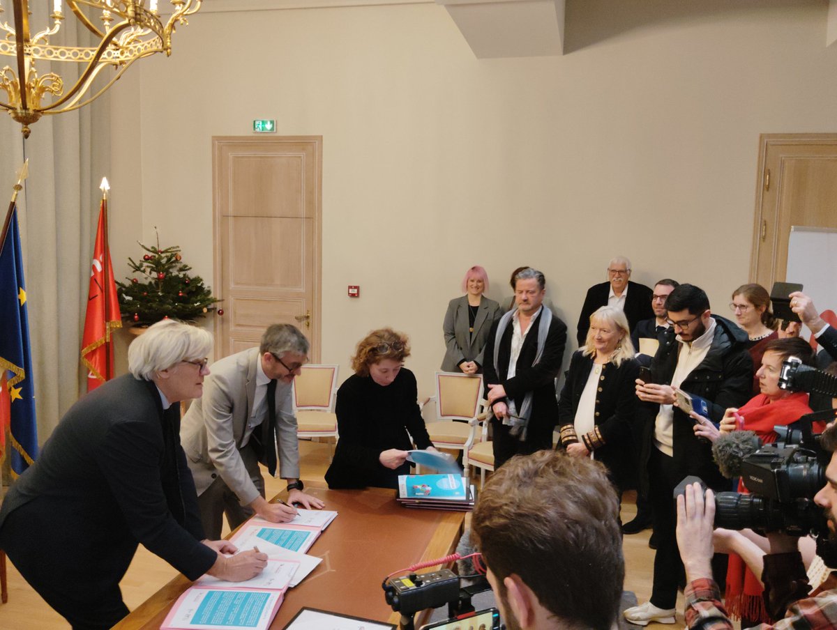 #LeMans Catherine BRÛLÉ-DELAHAYE, adjointe à la prévention, participe à la signature du CLSI avec la CPAM de la Sarthe et la CPTS Le Mans Agglo.
➡️ Objectif : rapprocher les citoyens du système de santé par la prévention notamment dans les réflexes quotidiens pour  tous les âges.