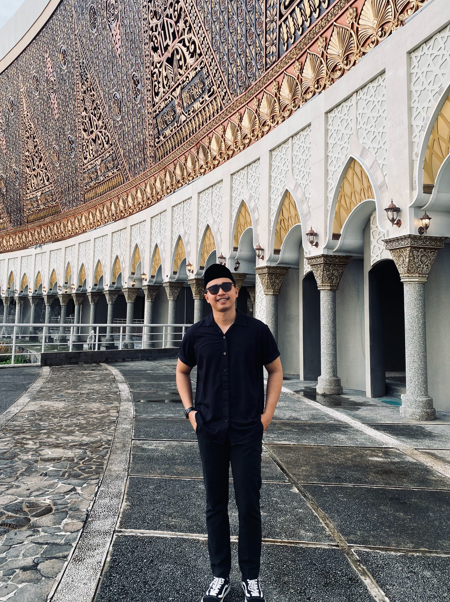 Wisata Religi: Eksplor Keindahan Ranah Sejuta Masjid!
Masjid Al Hakim di Padang, yang jadi ikon religi sekaligus destinasi wajib traveler! 🌙✨

a thread