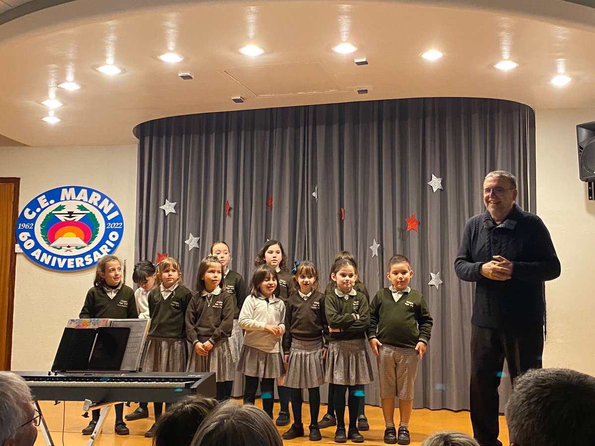 Ayer el coro aaacema realizó el concierto de la XV Mostra de cors del distrito de Tránsitos, el coro invitado fue el coro de Primaria del <a href="/C_E_Marni/">Marni</a> , una tarde de música y cultura en nuestro distrito y en el colegio. #cantarmola #cultura #educación #músicacoral