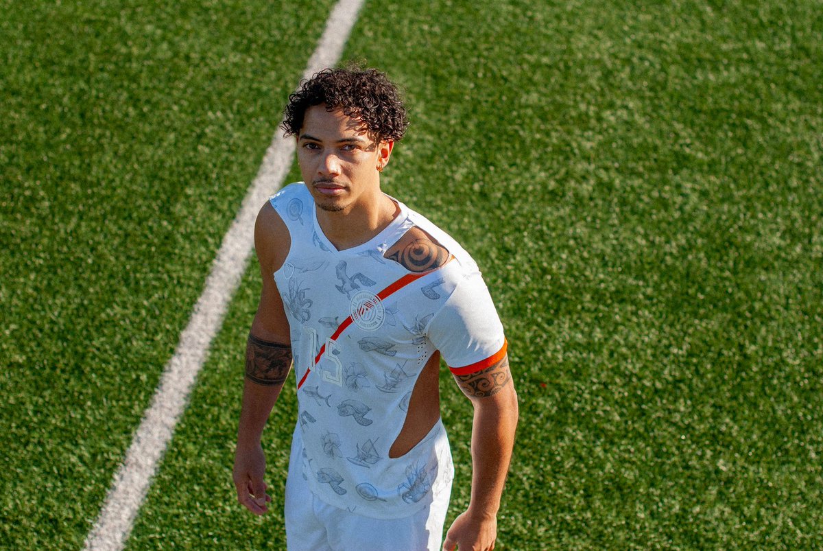 Our new jersey carries the hopes of generations. United and ready to make history on the pitch. @playerlayer 

#NoHomeJersey