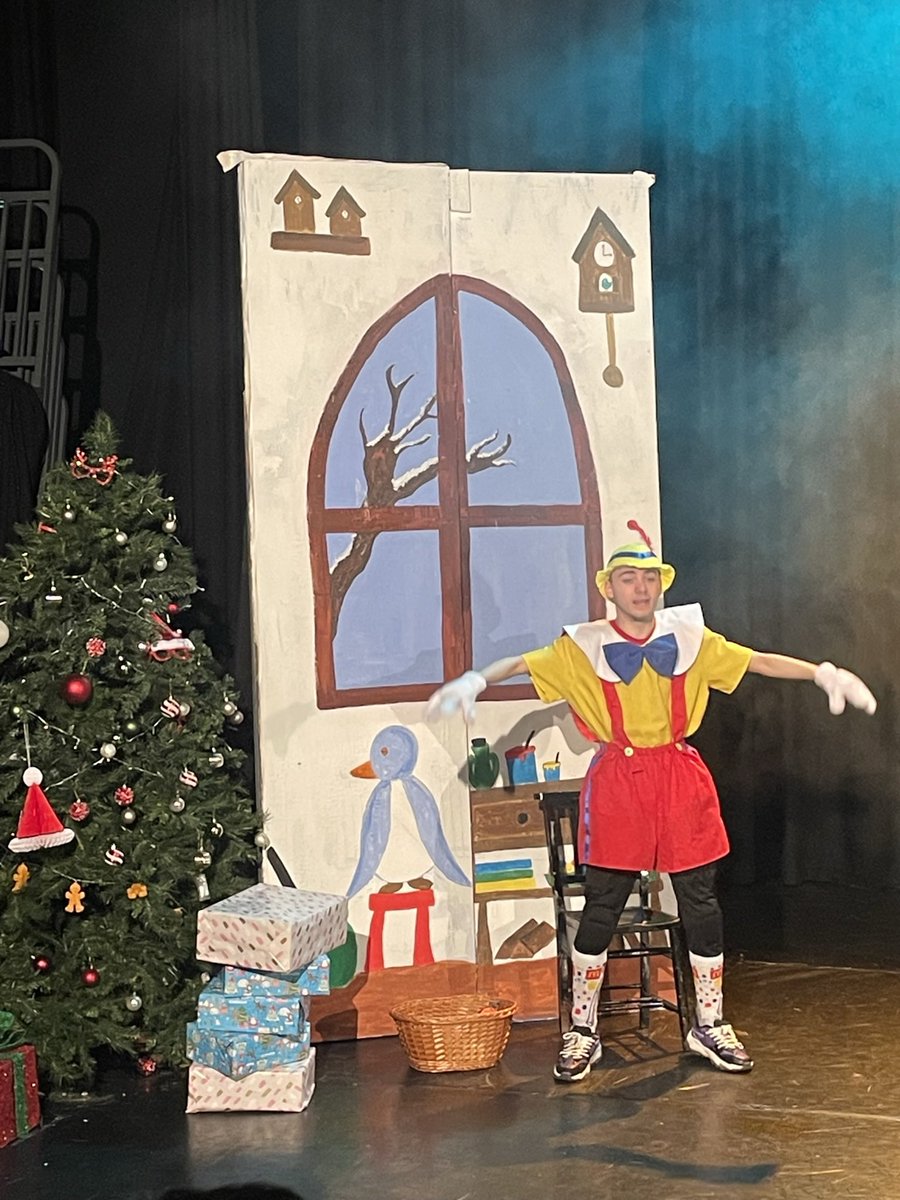 StLukesYear2M's tweet photo. What a fun time we had at the Panto…thank you @BuryCollegeUniC @stlukesbury https://t.co/pMHpLgMycW