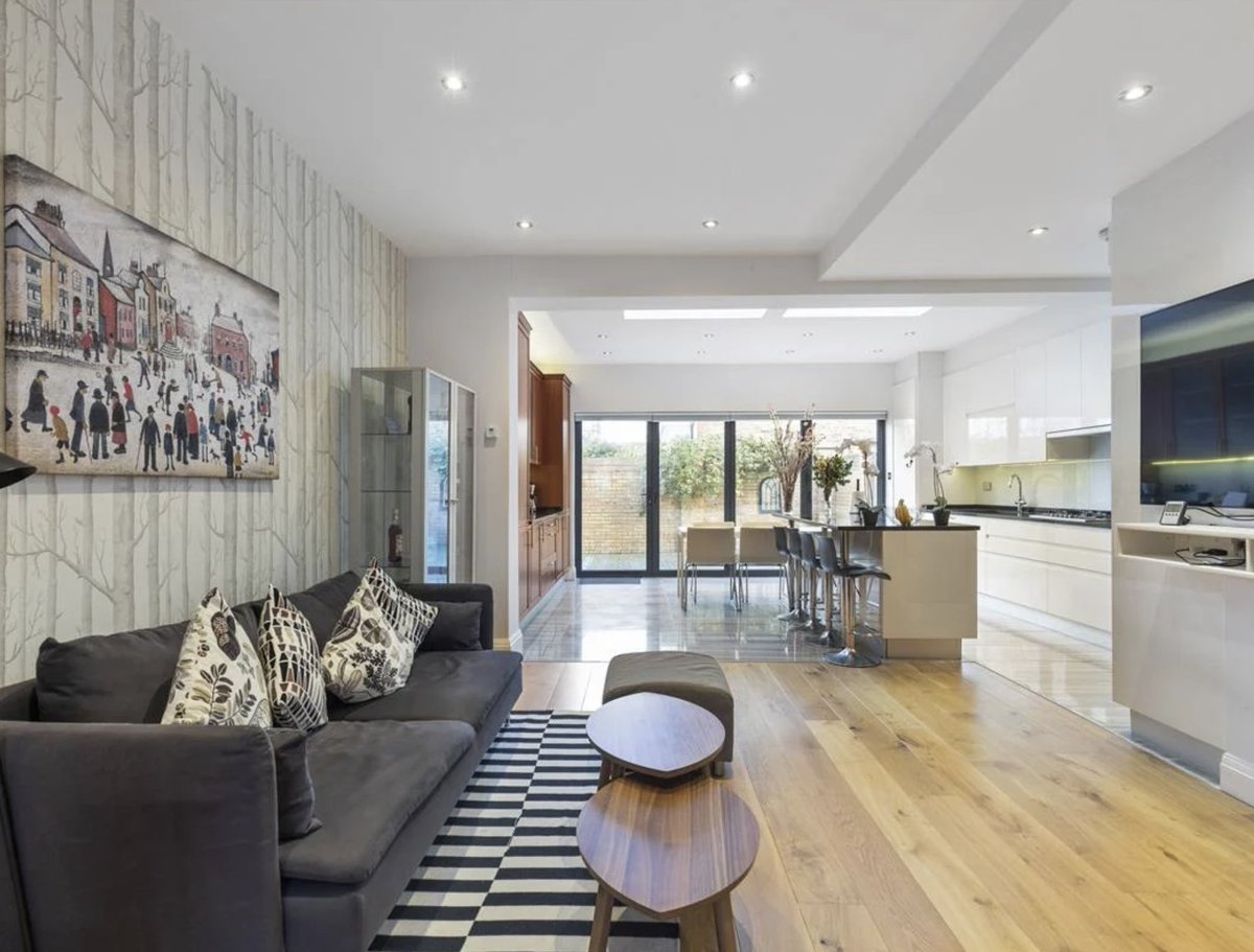 LawsonRutter's tweet photo. Newly available for sale here in Hammersmith, this recently refurbished four bedroom family house in the Crabtree Conservation Area of Hammersmith includes a low maintenance garden and off street parking too. 

Viewings call Pukar on 020 7385 7000 or visit https://t.co/HXSJxhZ5YW https://t.co/XCpG6MDaOw
