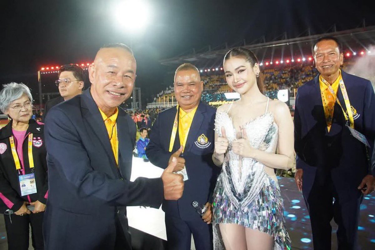 Praewpp846's tweet photo. ขอให้งานเมื่อวาน เป็นการเปิดการมองเห็นให้พี่ฟ้าให้ผู้ใหญ่หลายๆท่านเห็นความสามารถ และต่อยอดผลงานไปอีกเรื่อยๆเลยนะคะ

#จันท์เกมส์xอิงฟ้า
#อิงฟ้ามหาชน @EWaraha https://t.co/40twGJDZll