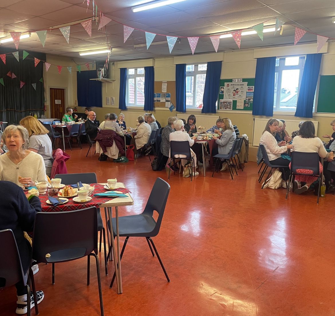 Fundraising Friday - there's no better way to raise funds than to eat cake while you do it! That's what Sandyhills Parish Church did to celebrate our 25th anniversary! Over 60 people attended and £844 raised for church projects in Karongi. Well done Sandyhills and thank you! 🍰