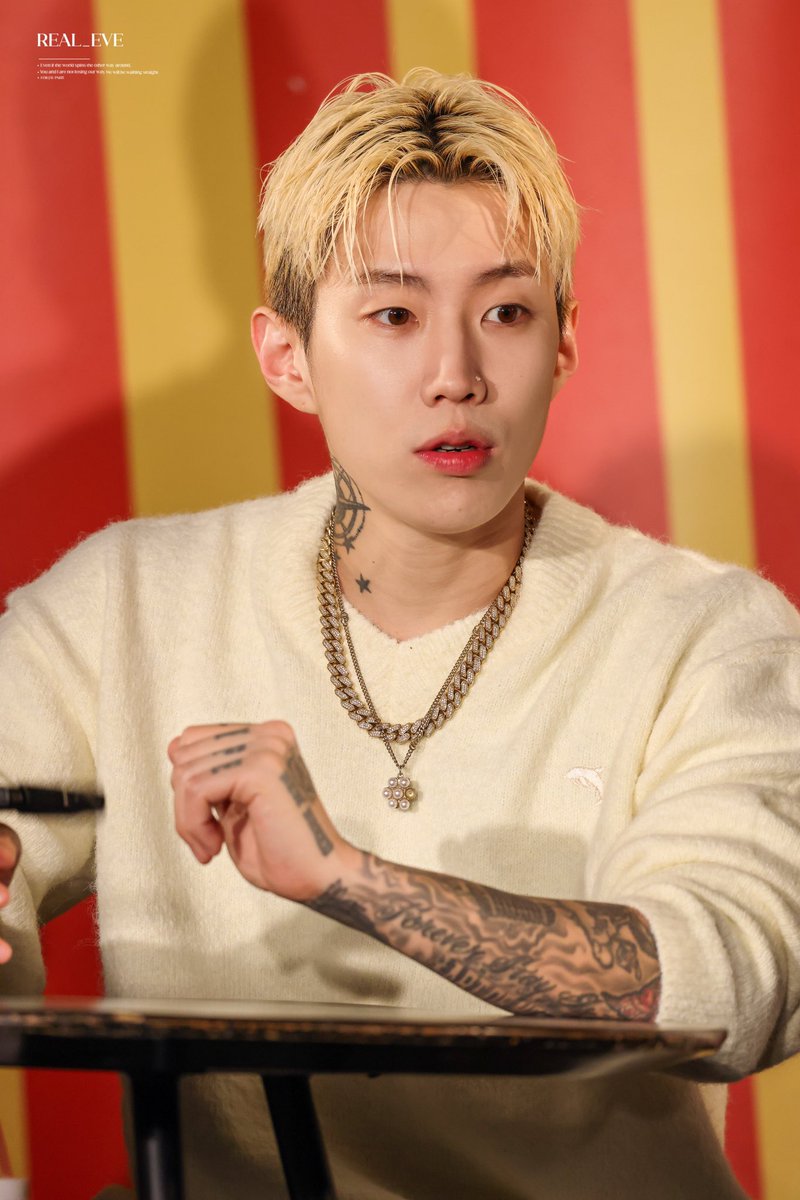 real_eveeee's tweet photo. 241208 일본 타워레코드 사인회&amp;하이터치

@JAYBUMAOM 

#jaypark #박재범 https://t.co/MNv6OeCJZL