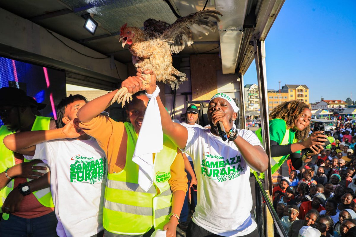 Bushee1brian's tweet photo. #SambazaFurahaNaSafaricom hii festive season wanawaShow love na FraudTip
Niko rada sai from conmenNaezatambua calls zao na tacticsNext ni kureport then @SafaricomPLC will take immediateAction Report to333 any number/person impersonating Safaricom and other people https://t.co/7E43W9sMK2