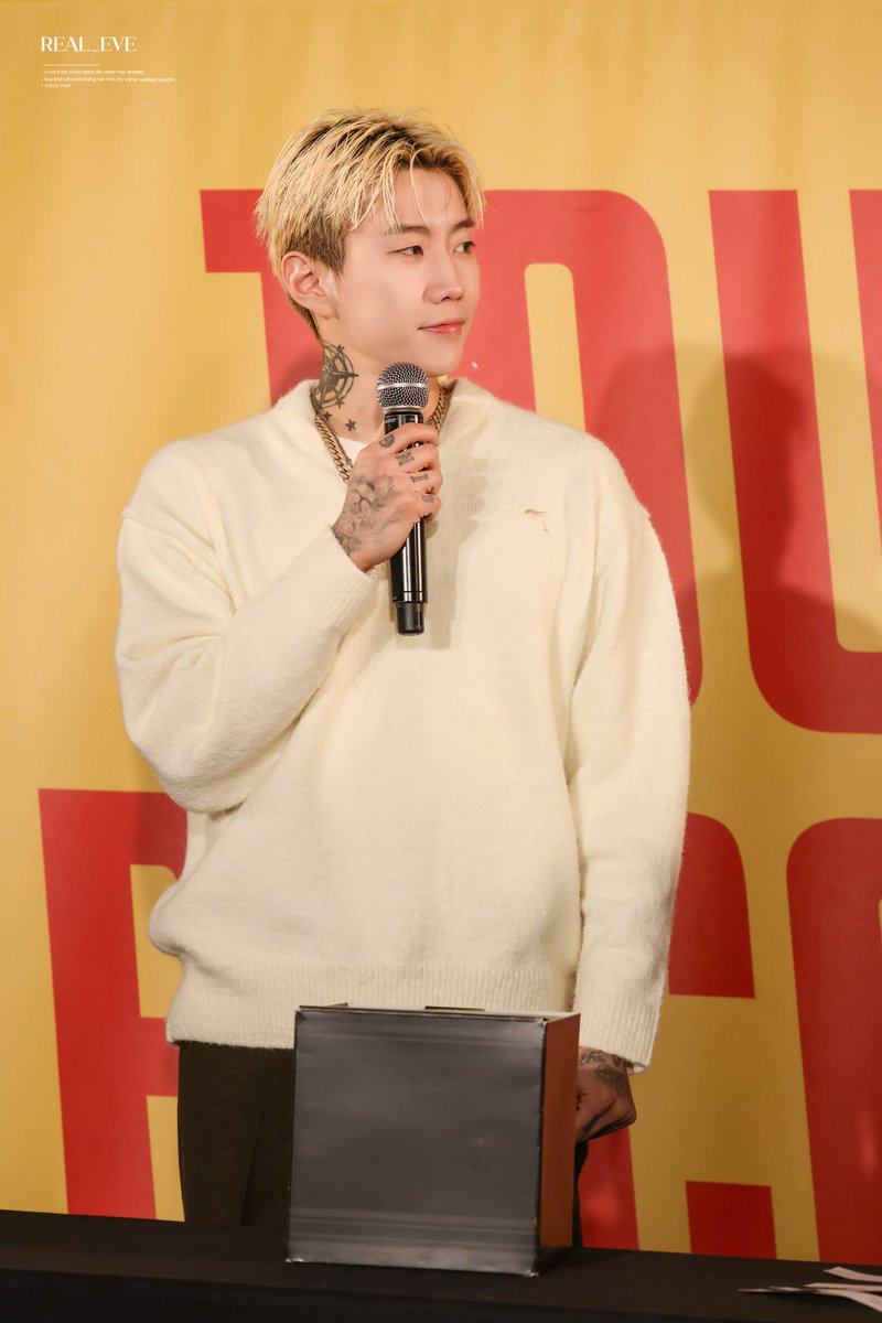real_eveeee's tweet photo. 241208 일본 타워레코드 사인회&amp;하이터치

@JAYBUMAOM 

#jaypark #박재범 https://t.co/C8odRIQnG5