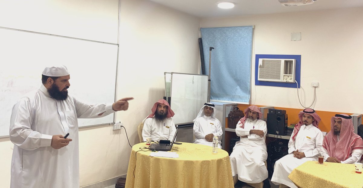 albushra2030's tweet photo. بحضور ومتابعة 
المشرف العام على #مدارس_البشرى_الأهلية 
د. عبدالعزيز محسن الخطابي 
ومدير المدرسة أ. طلال ضيف الله الحازمي 
و وكيل المدرسة أ. عبدالله عبدالعزيز الخطابي

قدم المشرف التربوي أ. حسن الديهي 
برنامجاً تربوياً للمعلمين بعنوان: مهارات التدريس
وذلك بهدف تحقيق الأهداف التي يقوم بوضعها المعلم خلال العملية التعليمية

#ثانوية_البشرى_الزاهر