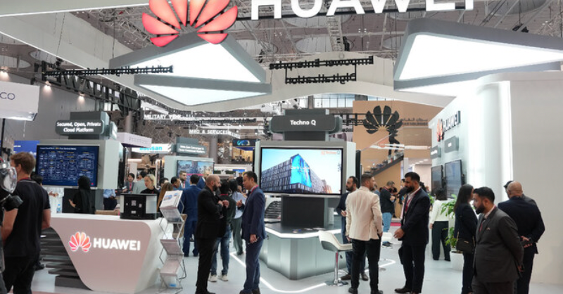 Huawei_ME's tweet photo. At #Huawei's #HWMBBF 2024 in Istanbul, the SAMENA Telecommunications Council highlighted Saudi Arabia’s leadership in 5.5G innovation and digital transformation through collaboration with tech partners to drive connectivity, inclusion, and economic growth. #HuaweiFacts #WinWin