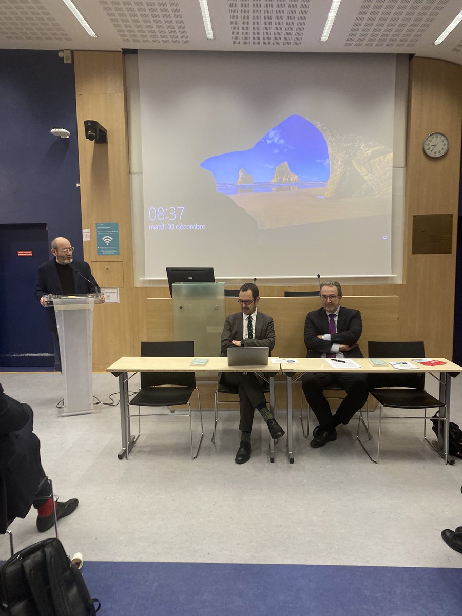 SCPOChaireSante's tweet photo. 📣 Présentation ce matin par Maurice-Pierre Planel de la Chaire santé de @sciencespo de l’ouvrage 𝑀𝑒́𝑑𝑖𝑐𝑎𝑚𝑒𝑛𝑡𝑠 : 𝑎̀ 𝑞𝑢𝑒𝑙 𝑝𝑟𝑖𝑥 ? Aux éditions Hygée. 📚💊
@DBenamouzig @CommailleChapus @ScPoAlumni, Christophe Courage, Didier Veron https://t.co/2MqpawnDUg