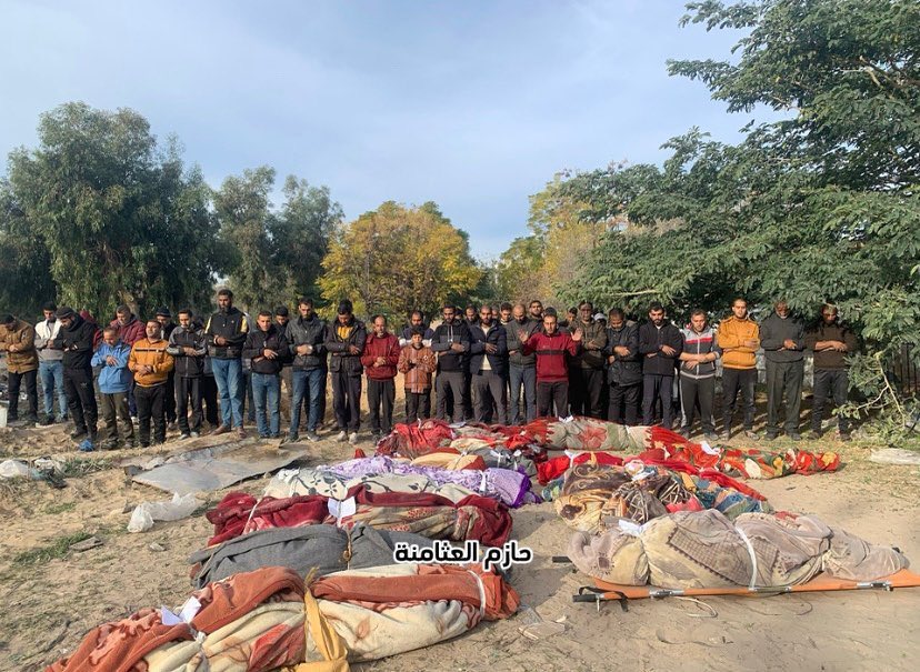 AbujomaaGaza's tweet photo. Israeli MASSACRE in east of #Jabalia tonight.. No communications or media coverage..
The whole world is still watching silently! https://t.co/NC3ahWV73U