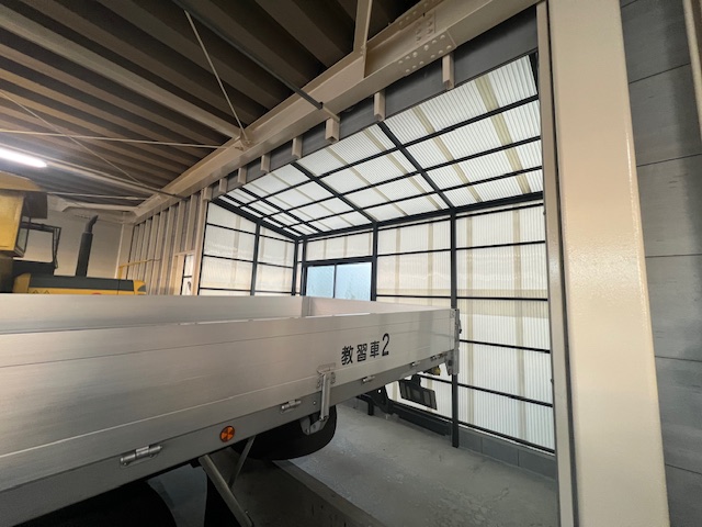 Showa_DS's tweet photo. おしりが突き出た車庫('ω')ノ
あまり知られていませんが、車庫がこんな形（写真）になってます。
⇒ https://t.co/IV1Xmt3NBz https://t.co/TDihaYPsAw