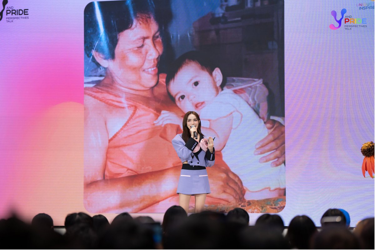 วันนู้นนน พี่หมอต่อถามว่ายังไงนะ....
...
"ถ้าคุณยายยืนอยู่ตรงนี้ คุณยายจะบอกว่ายังไง" 

💕
#ชาล็อตออสติน #CharlotteAustin