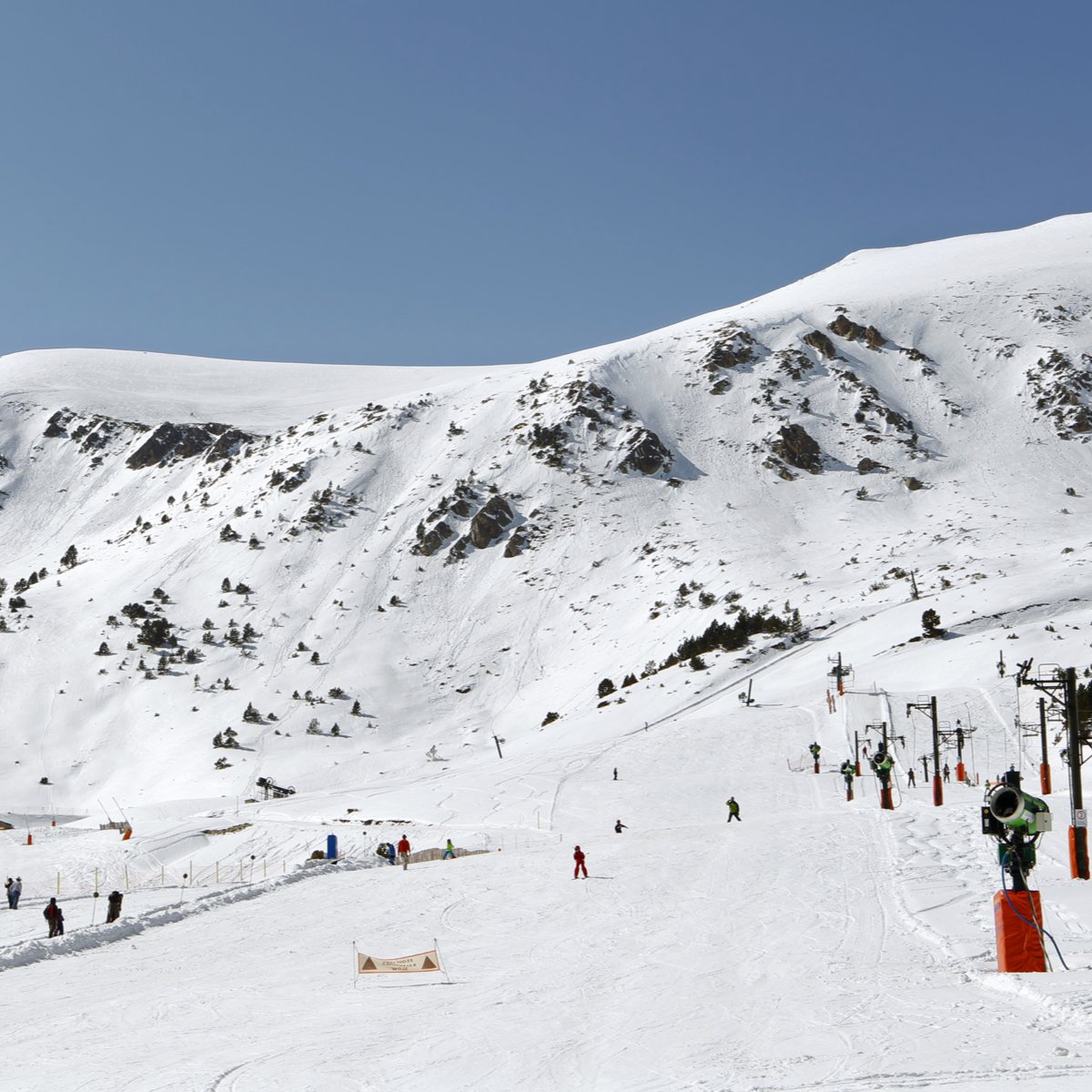 RipollesTurisme's tweet photo. Ja és benvinguda a la temporada de neu al Ripollès!⛷️La Vall de Núria i Vallter obren les seves portes per oferir-vos les millors experiències, com cada hivern.   Planeja ja la teva visita, ens veiem a les pistes!   #valldenuria #vallter #ripolles #ripollesturisme https://t.co/BOCj9YXnFZ