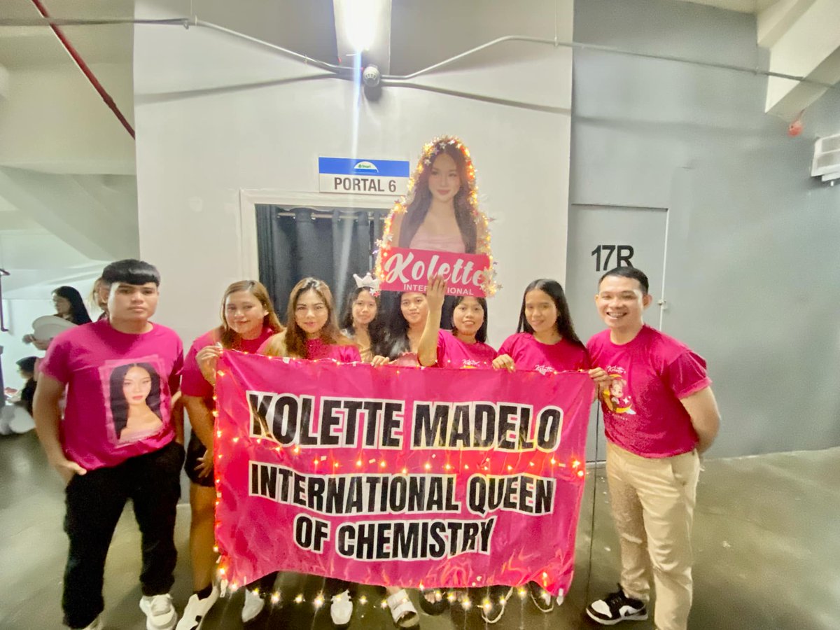 Baabylaabs's tweet photo. Ayan naaa nagsanib pwersa ulit lahat ng fandoms ni Kolette! Kanya kanyang props and banner mga subfandoms! 

 Present ang:

✓ Team Kolette OFC
✓ Team Puryasantisima
✓ Team Kolette Madelo International
✓ Team Jarlette/Moonstrings

FELIZ NAVIDAD KOLETTE

#KoletteCharistmastic https://t.co/QSQ5RFvUpa