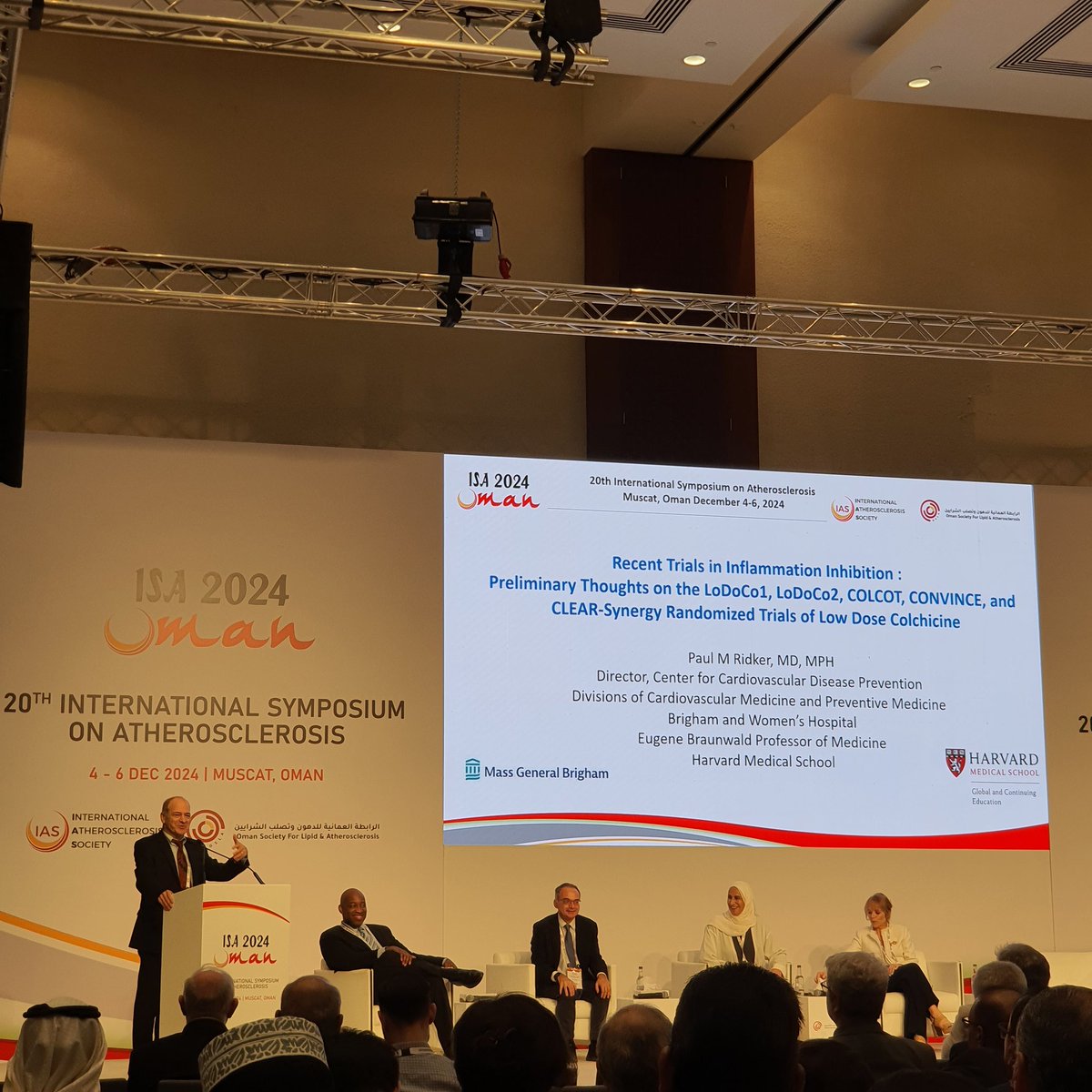 Hasanain90's tweet photo. 🚨Plenary session:
Recent trials in cardiometabolic medicine 
 📌Delivered by @Paul Ridker, USA
(Akira Endo Award winner)
#ISA2024 
@atherosociety 
@OslaOman https://t.co/vTQuO3XZlI