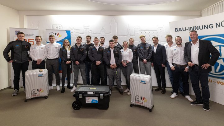 Stabwechsel beim Nationalteam der Stuckateure: Staffel 14 übernimmt. In einem festlichen Teamevent am  30. November bei der Bauinnung Nürnberg hat das Nationalteam der  Stuckateure drei neue Mitglieder willkommen geheißen. shorturl.at/AnsPV