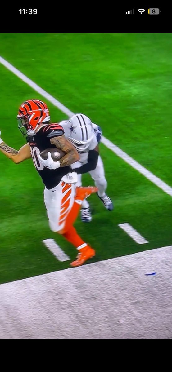 matt_fitz4's tweet photo. @SharpFootball Am i out of my mind for thinking that his foot is clearly out of bounds? https://t.co/xR0UKbia4c