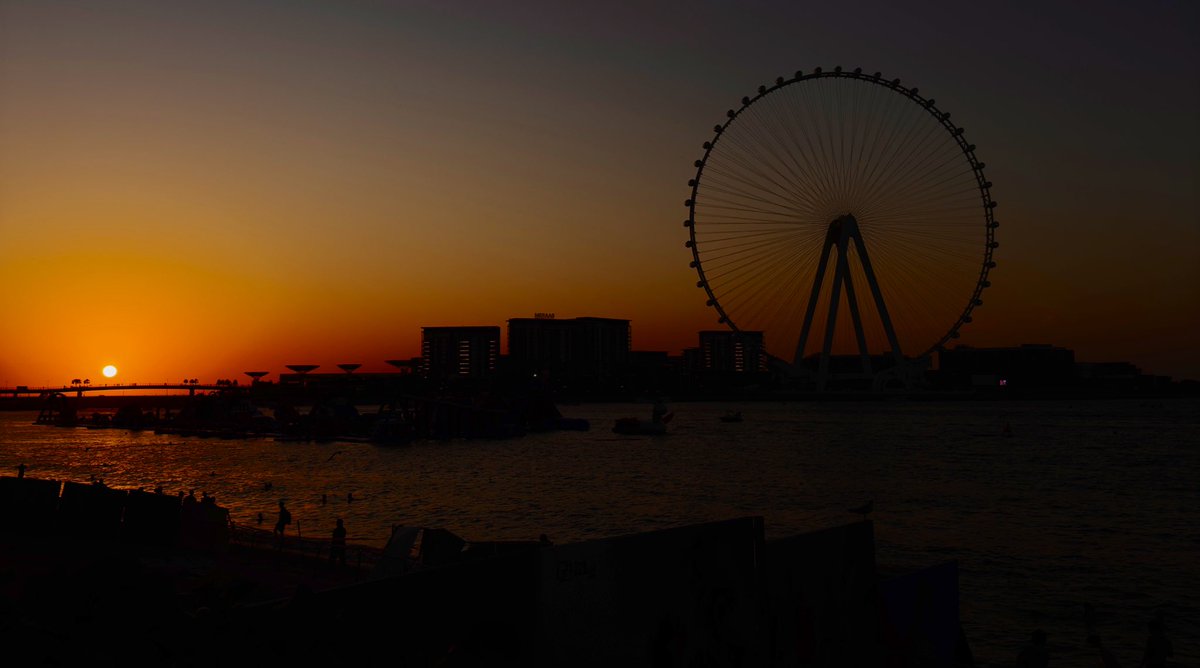 لَا الحِبُّ يَدرِي مَا تَجَاوَزَ حُزنُنَا
وَلَا الجَفَا عَنهُ المَعَاذِرُ سَتَّرتْ 
#تصويري #عين_دبي