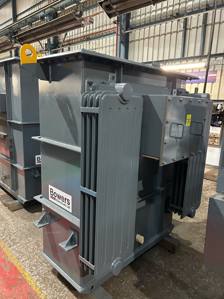 BowersElec's tweet image. British Army barracks require a brand-new transformer as part of massive upgrades and investment. 🎖️🪖
The site is one of the main sites across the country for the training of working military dogs.
military #distributiontransformer #armybarracks #siteexpansion #transformer