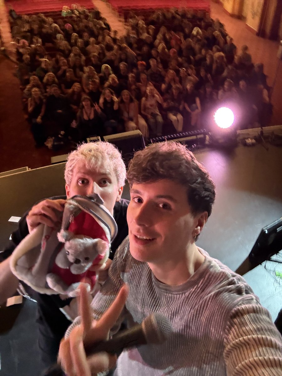 📺pre-show pics💙 tweet media