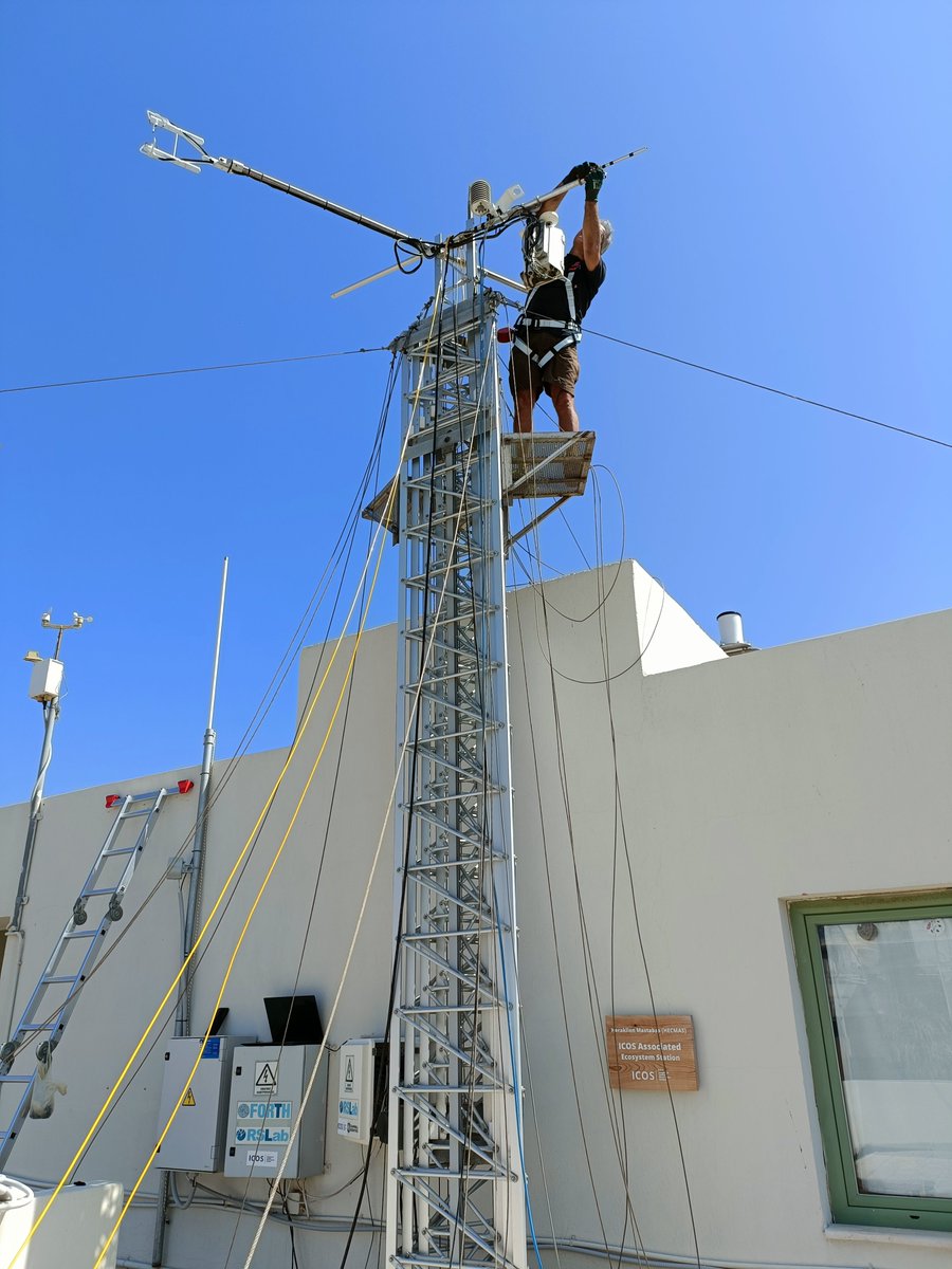 Our <a href="/ICOS_RI/">ICOS RI</a> associated flux tower in #Mastabas has been equipped with a new #DELTA #OHM #HD2015 rain gauge! 🌧️📡 The data is delivered online in #real-time and feeds our  #urban #climate #applications for the city of #Heraklion! 🌆🌿 #UrbanClimate rslab.gr/fluxtowers.html