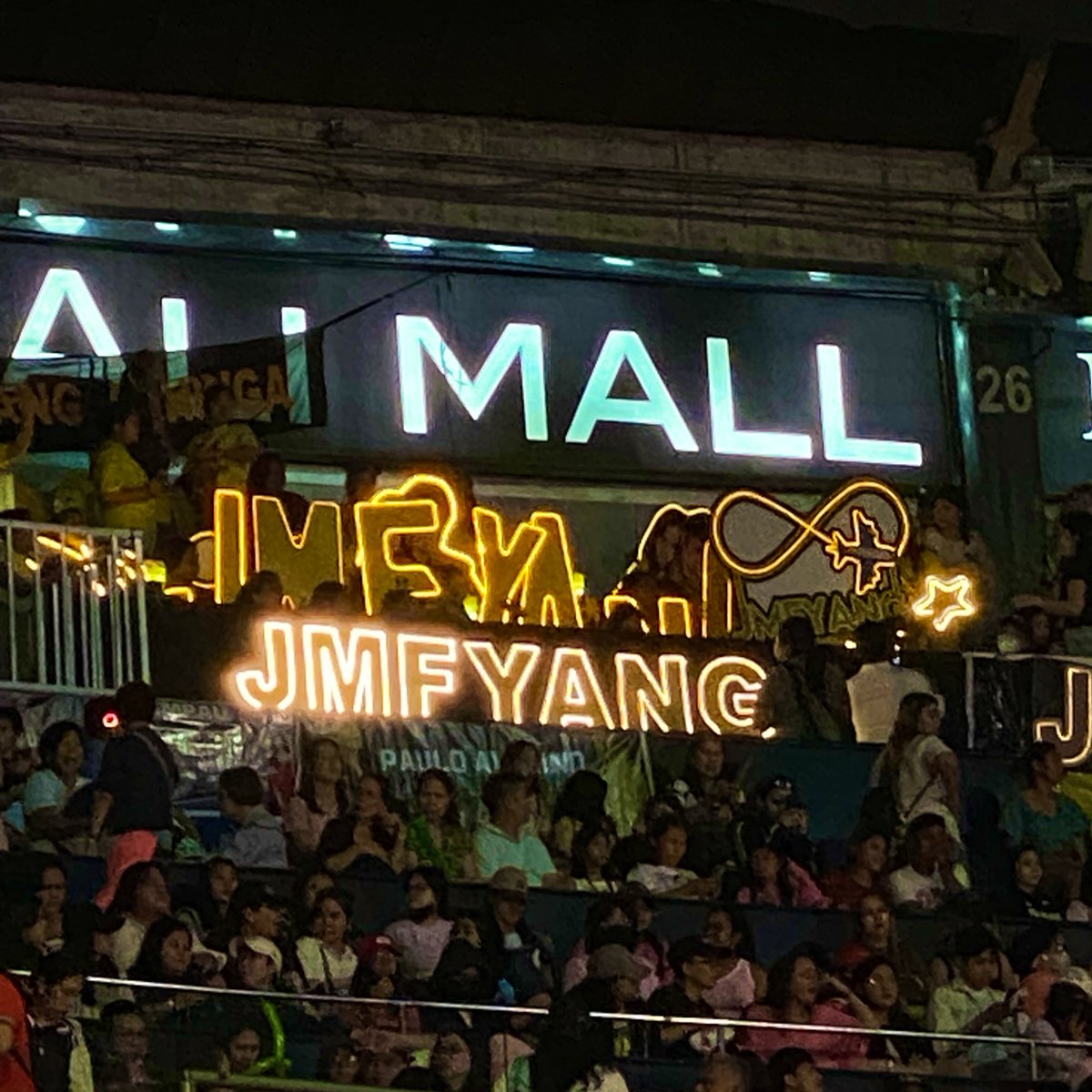 MegaKapamilya's tweet photo. The love from #JMFyang shines bright at the #ABSCBNChristmasSpecial2024! ❤️🎄💙

#MegaKapamilya https://t.co/SH69jgM1kx