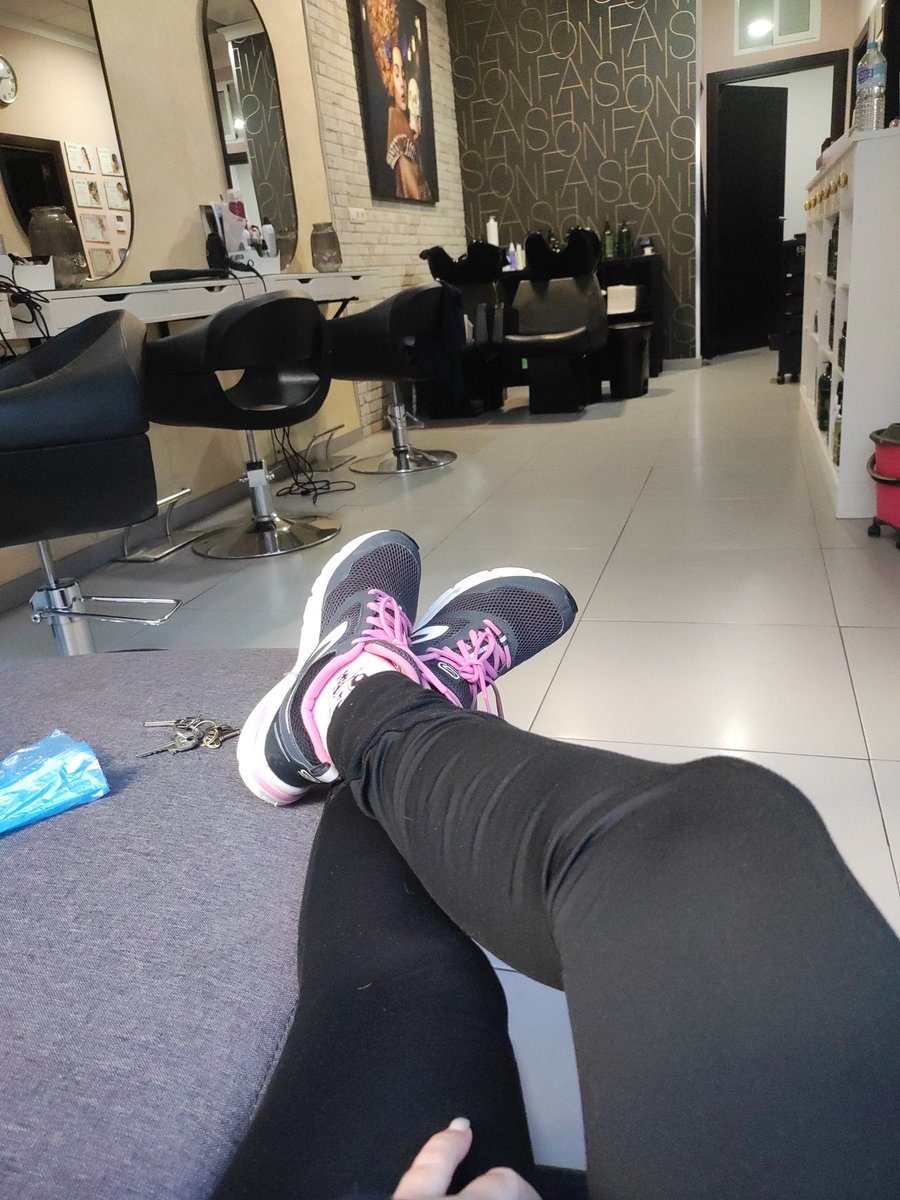 Sarahccf22's tweet photo. Me encanta esperar a las clientas media hora. https://t.co/9D4E8NxzHi