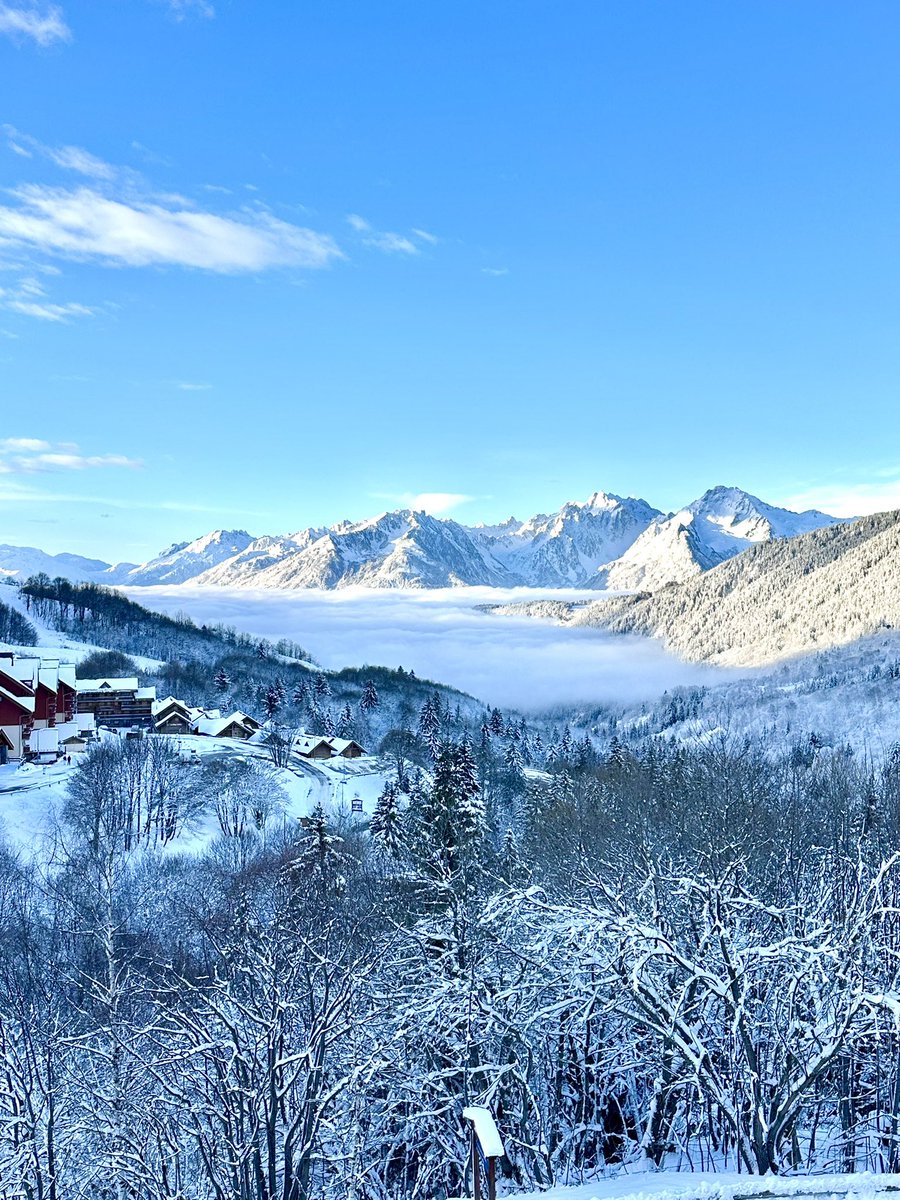 🇫🇷 C’est officiel ❄️

Nous avons le plaisir de vous donner rendez-vous, le 14 décembre 2024, pour l’ouverture partielle de notre domaine skiable ⛷️

🇬🇧 It's official ❄️

We are pleased to give you an appointment, on December 14, 2024, for the partial opening of our ski area ⛷️