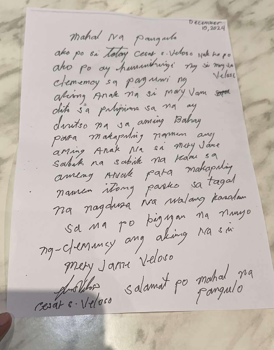 iamKatrinaSon's tweet photo. Liham ng mga magulang ni Mary Jane Veloso kay Pangulong Bongbong Marcos. 

Hiling daw nila ay mabigyan ang kanilang anak ng clemency para tuluyan na nila itong makasama. @gmanews https://t.co/MVVzwCmZ5R