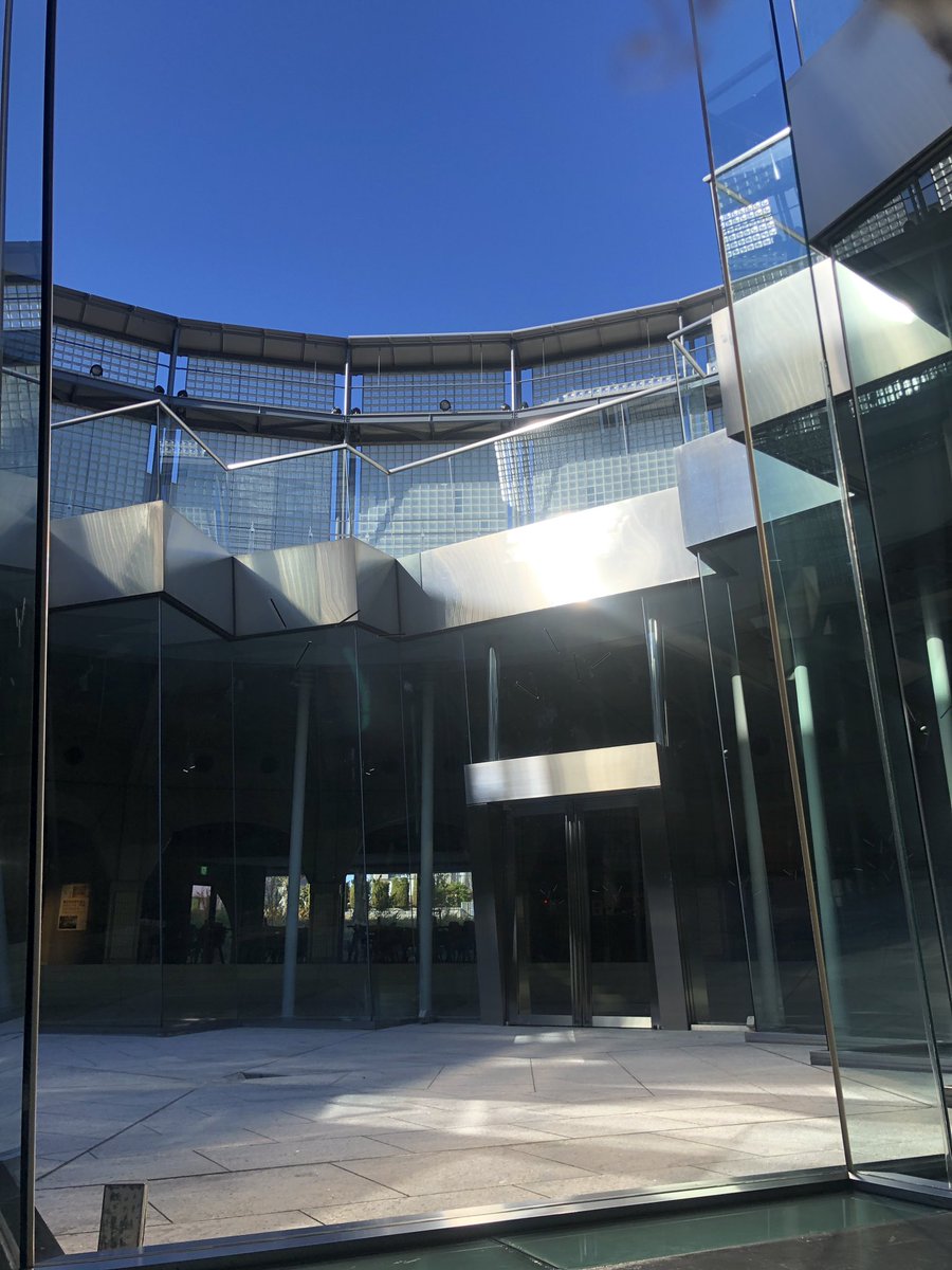 @彩の国さいたま芸術劇場
『夏の夜の夢』
初日の幕が上がりました。
客席の暖かさをひしひしと感じました。
ありがとうございました☺︎
明日は初のマチソワ！がんばるぞー！

今日は沢山の人が来て下さり逆に写真撮れなかったから朝の光をお届けします。
いい天気でしたね。