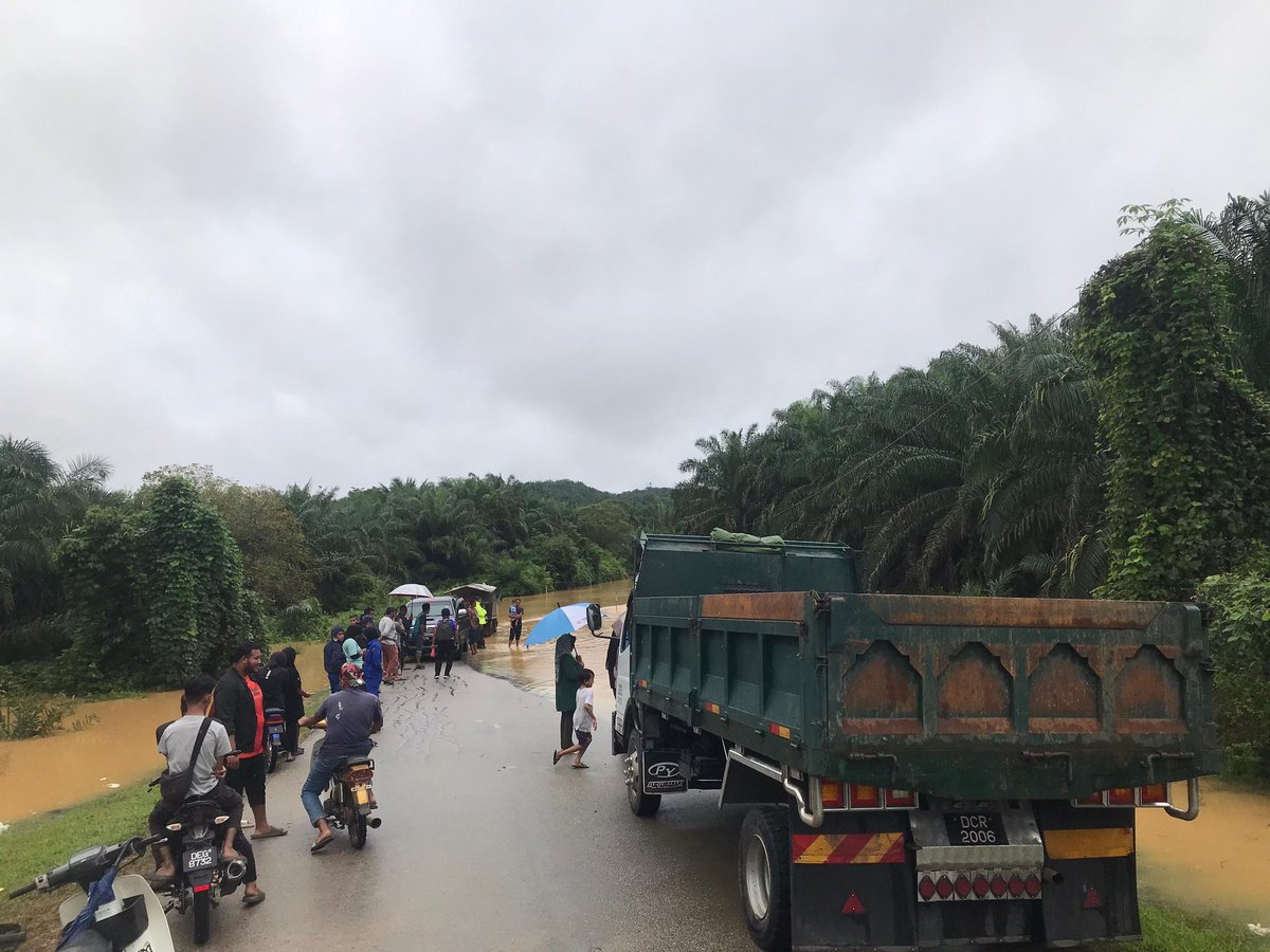 👩🏻‍💻LAPORAN BENCANA*

Jenis Kejadian : Banjir
Tarikh Kejadian : 10/12/2024
Daerah : Gua Musang
Nama Jalan : Jalan Masuk Sungai Chiku 7 &amp; 8
Lokasi / _Landmark_: Jambatan Sungai Riau
Kedalaman Paras Air : 1.10m
Status Laluan : Ditutup kepada semua kenderaan
Laluan alternatif : Tiada