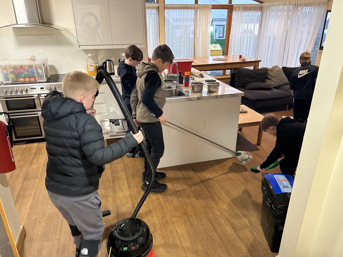 Missed the breakfast but the Lagganlia elves are finding their feet <a href="/hermitageparkps/">Hermitage Park Primary</a>