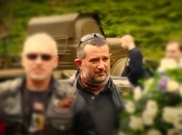 El_Haginho's tweet image. Dann lassen wir Barbara Streisand mal ihr Ding machen ...

Stephan Kramer, Chef vom Verfassungsschutz Thüringen, 2015 zusammen mit der russischen Bikergang "Die Nachtwölfe"